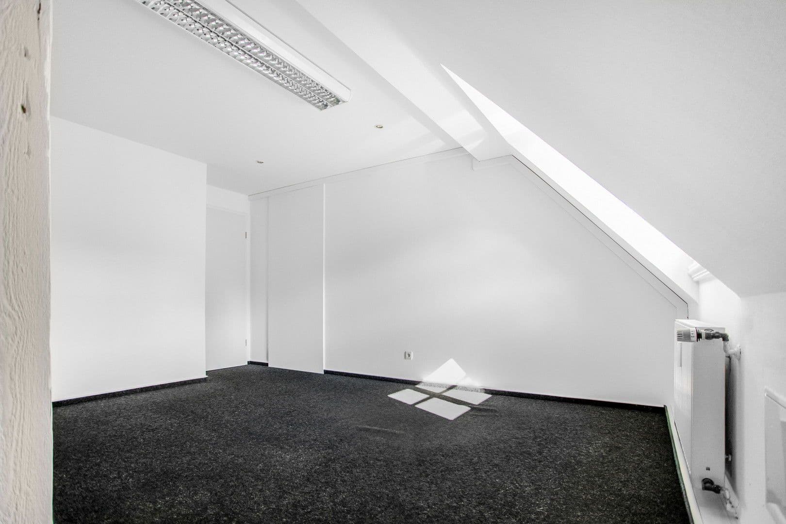 Prenájom kancelárie 41 m², Robert-Heuser-Str. 15, Köln, Severné Porýnie - Westfálsko Prenájom kancelárie 41 m², Robert-Heuser-Str. 15, Köln, Severné Porýnie - Westfálsko