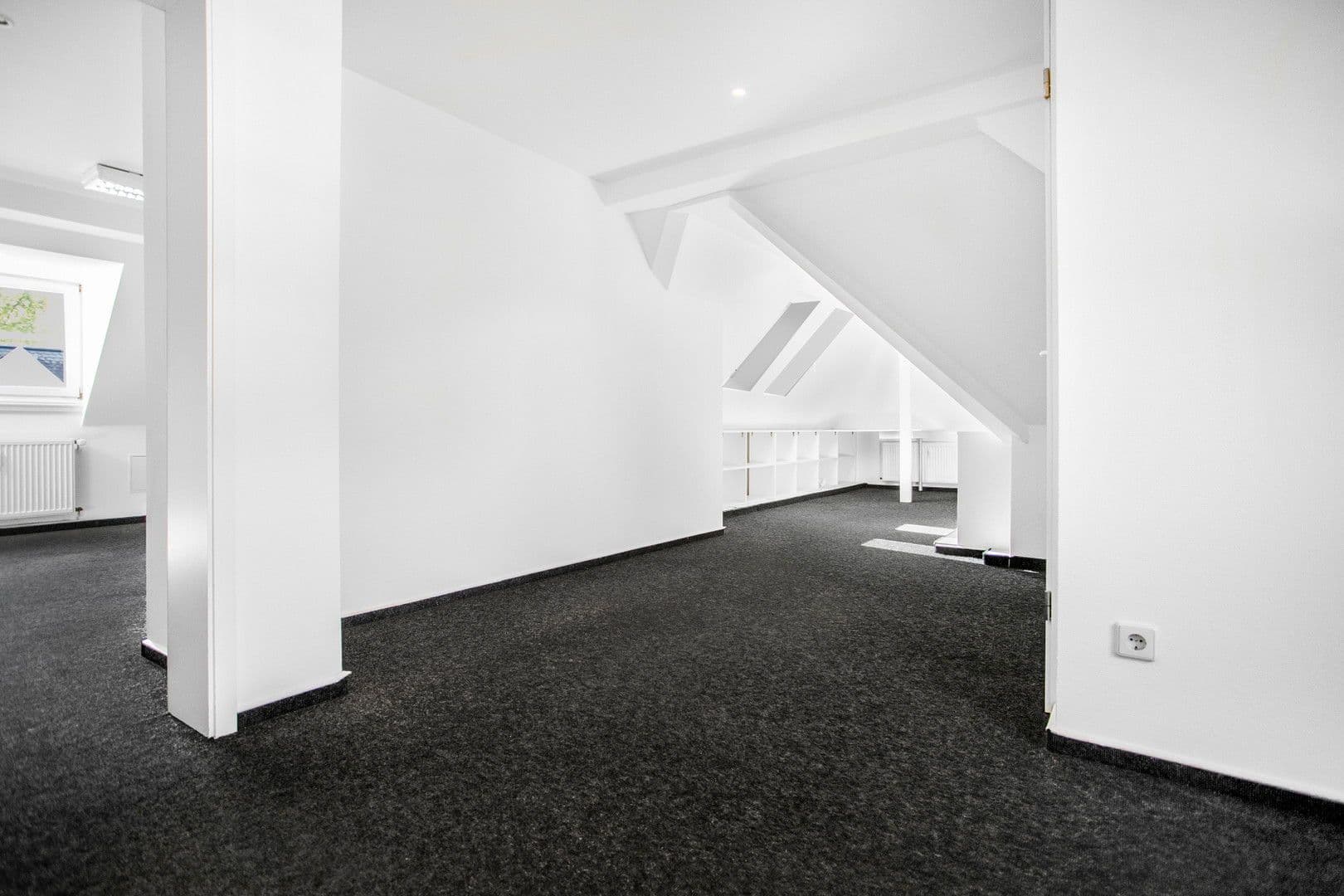 Prenájom kancelárie 41 m², Robert-Heuser-Str. 15, Köln, Severné Porýnie - Westfálsko Prenájom kancelárie 41 m², Robert-Heuser-Str. 15, Köln, Severné Porýnie - Westfálsko