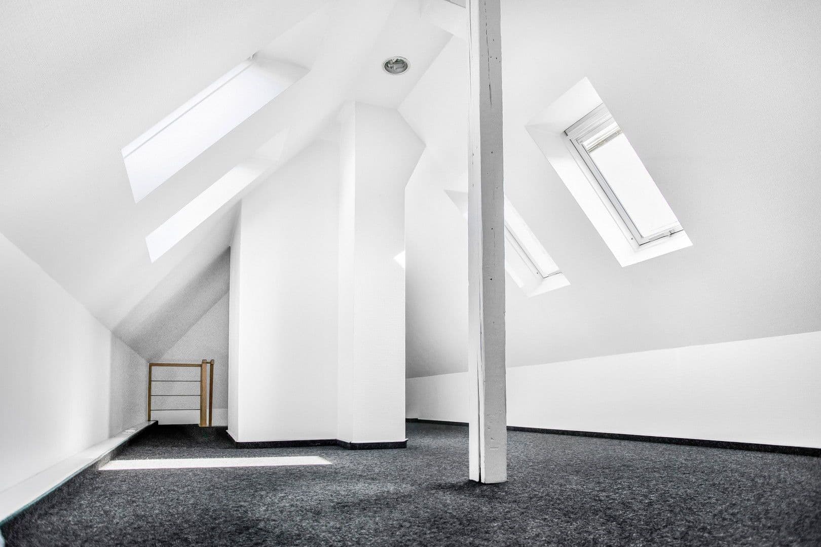 Prenájom kancelárie 75 m², Robert-Heuser-Str. 15, Köln, Severné Porýnie - Westfálsko Prenájom kancelárie 75 m², Robert-Heuser-Str. 15, Köln, Severné Porýnie - Westfálsko