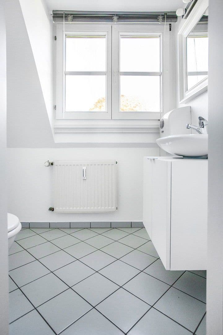 Prenájom kancelárie 75 m², Robert-Heuser-Str. 15, Köln, Severné Porýnie - Westfálsko Prenájom kancelárie 75 m², Robert-Heuser-Str. 15, Köln, Severné Porýnie - Westfálsko