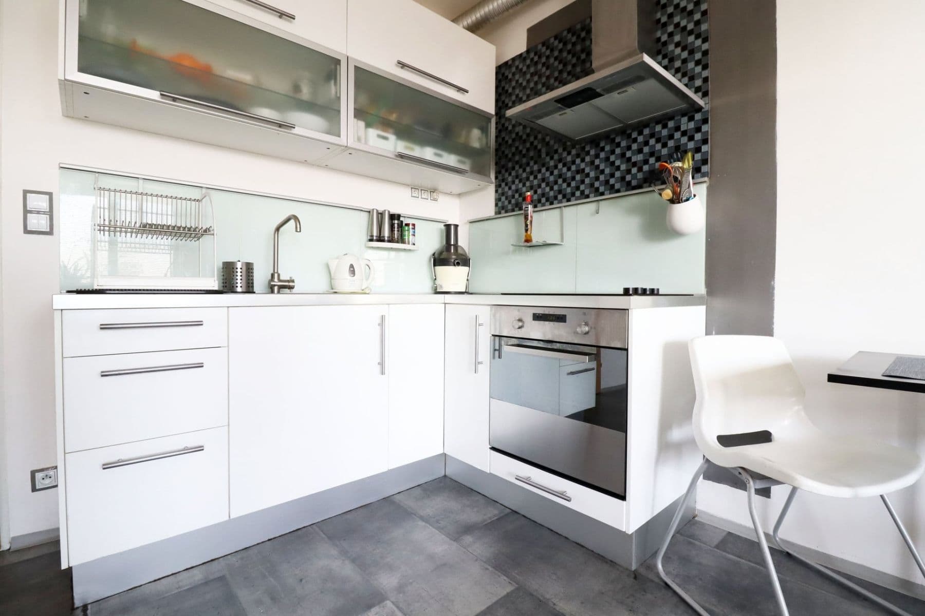 Prenájom bytu 1-izbový 40 m², Podkovářská, Praha, Praha Prenájom bytu 1-izbový 40 m², Podkovářská, Praha, Praha