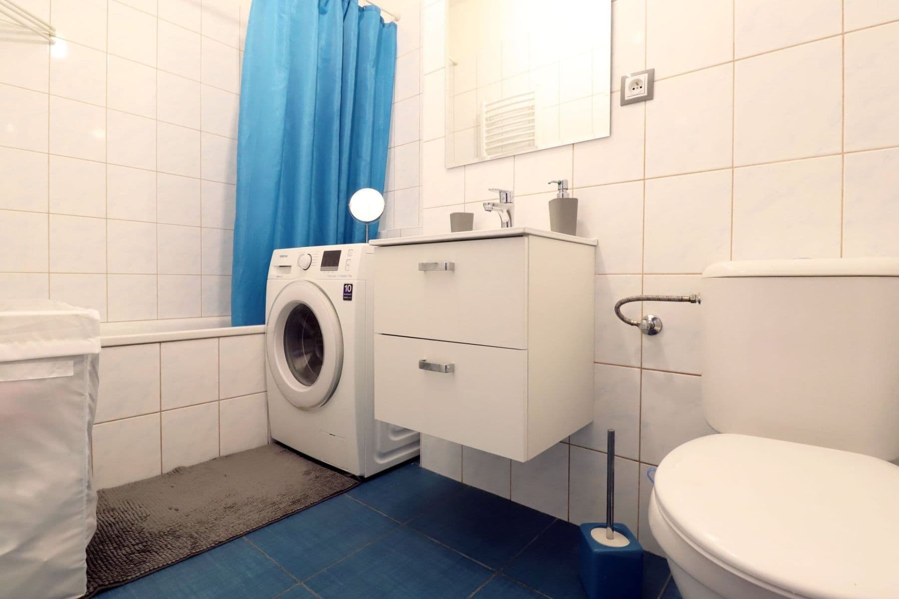 Prenájom bytu 1-izbový 40 m², Podkovářská, Praha, Praha Prenájom bytu 1-izbový 40 m², Podkovářská, Praha, Praha