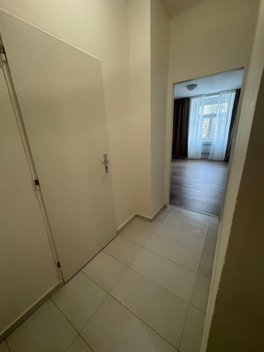 Prenájom bytu 1-izbový 25 m², Kovářská, Praha, Praha Prenájom bytu 1-izbový 25 m², Kovářská, Praha, Praha