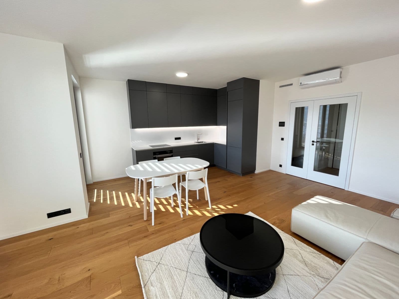 Predaj bytu 3-izbový 88 m², Grafická, Praha, Praha Predaj bytu 3-izbový 88 m², Grafická, Praha, Praha