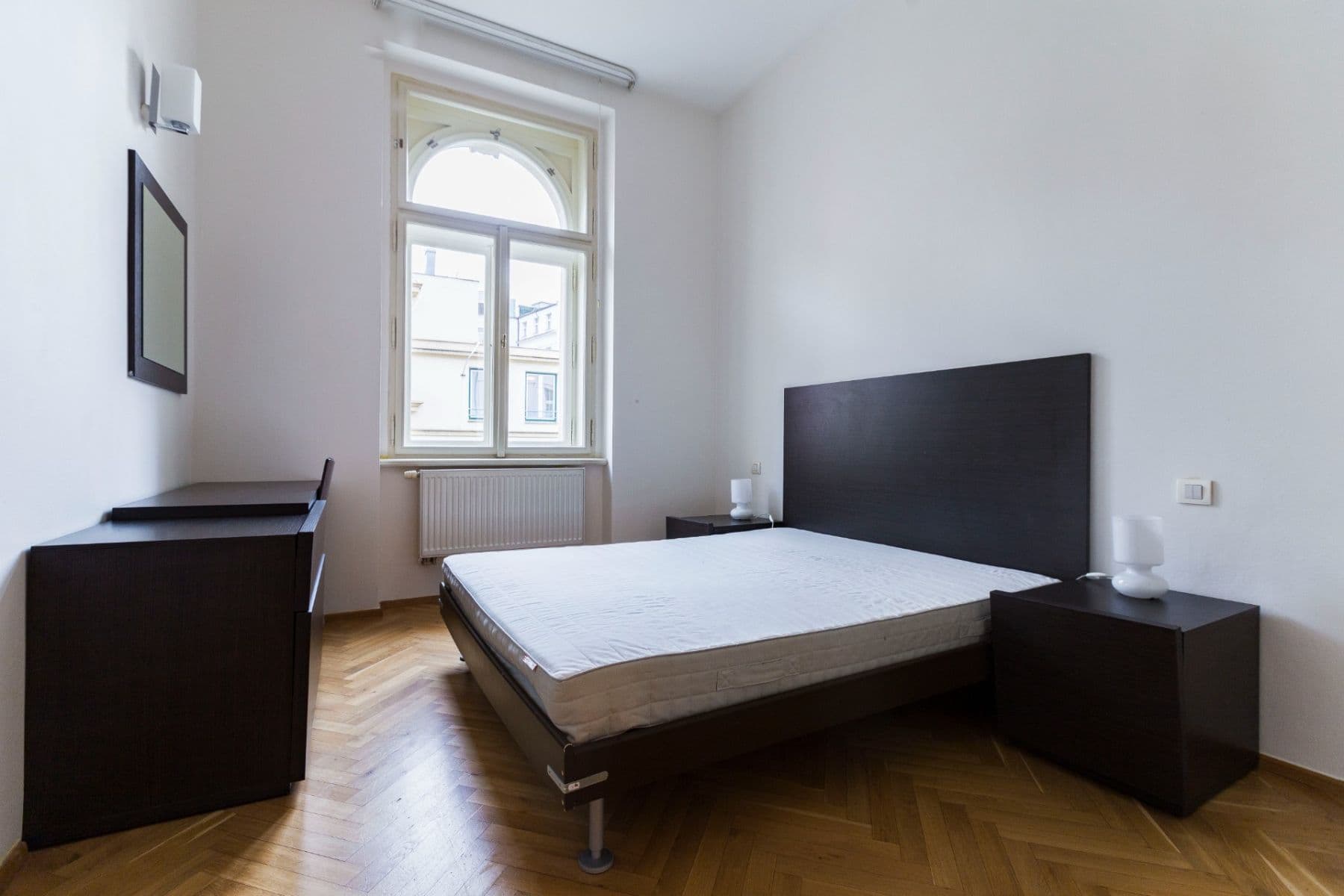Prenájom bytu 2-izbový 49 m², Hálkova, Praha, Praha Prenájom bytu 2-izbový 49 m², Hálkova, Praha, Praha