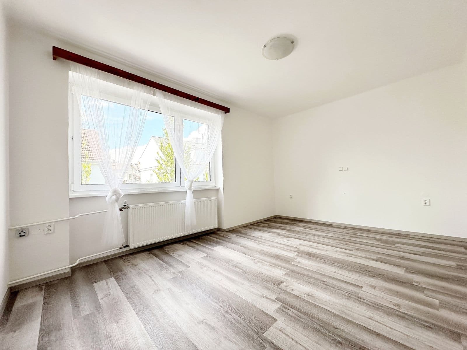 Prenájom bytu 4-izbový 85 m², Studentská, Poděbrady, Středočeský kraj Prenájom bytu 4-izbový 85 m², Studentská, Poděbrady, Středočeský kraj