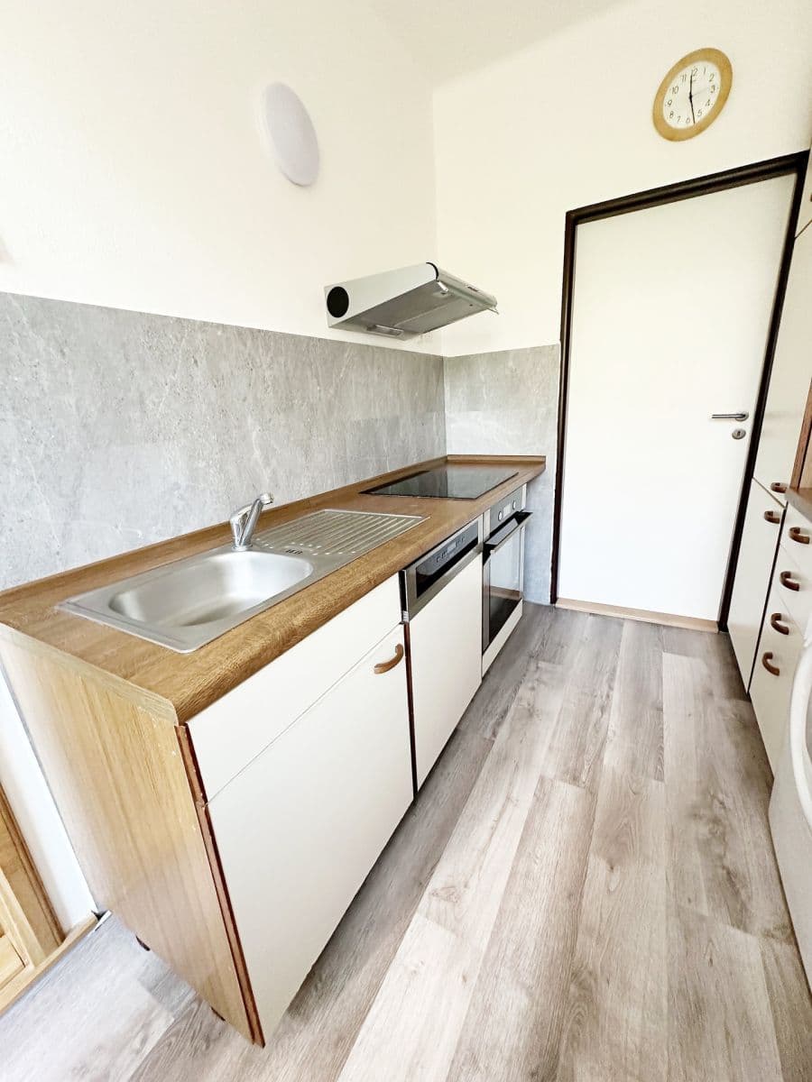 Prenájom bytu 4-izbový 85 m², Studentská, Poděbrady, Středočeský kraj Prenájom bytu 4-izbový 85 m², Studentská, Poděbrady, Středočeský kraj