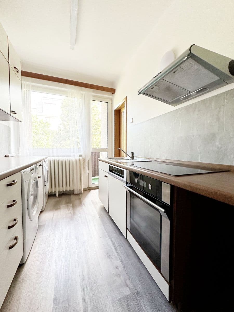 Prenájom bytu 4-izbový 85 m², Studentská, Poděbrady, Středočeský kraj Prenájom bytu 4-izbový 85 m², Studentská, Poděbrady, Středočeský kraj