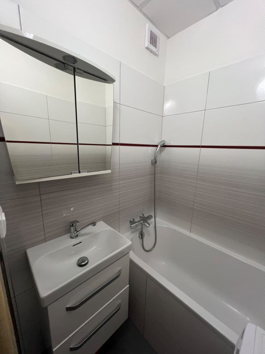 Predaj bytu 3-izbový 59 m², 4. května, Vsetín, Zlínský kraj Predaj bytu 3-izbový 59 m², 4. května, Vsetín, Zlínský kraj