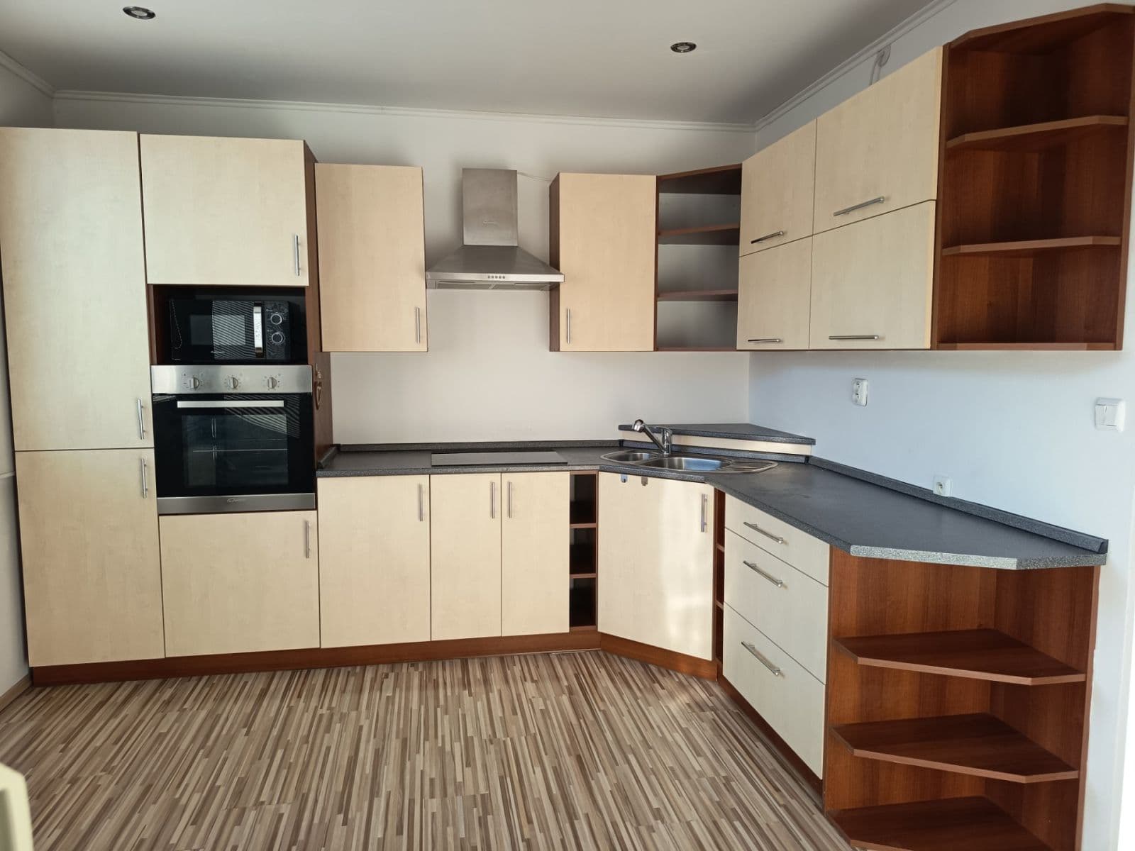 Prenájom bytu 1-izbový 36 m², Komenského, Chomutov, Ústecký kraj Prenájom bytu 1-izbový 36 m², Komenského, Chomutov, Ústecký kraj