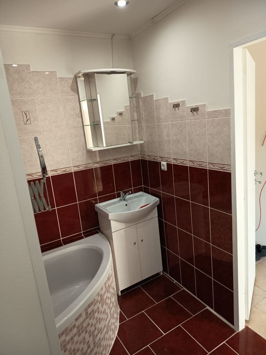 Prenájom bytu 1-izbový 36 m², Komenského, Chomutov, Ústecký kraj Prenájom bytu 1-izbový 36 m², Komenského, Chomutov, Ústecký kraj