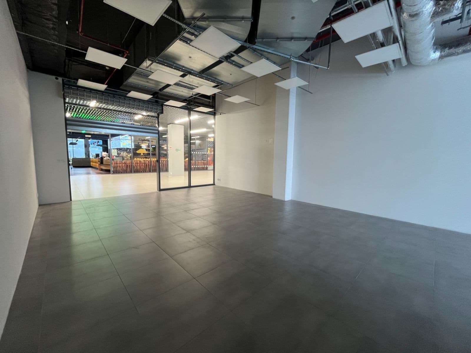 Prenájom nebytového priestoru 83 m², Mukařovského, Praha, Praha Prenájom nebytového priestoru 83 m², Mukařovského, Praha, Praha