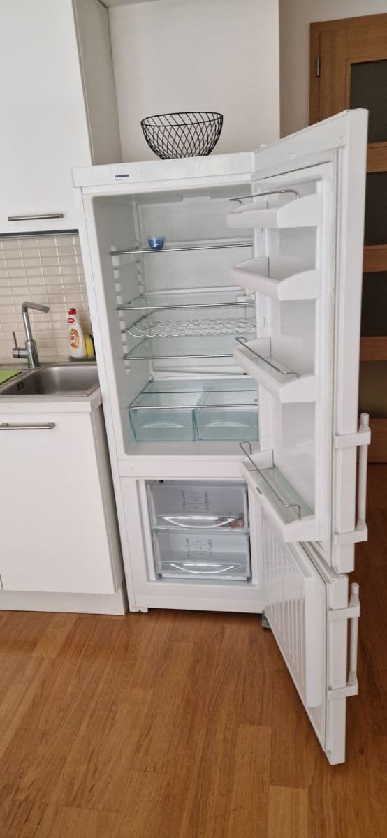 Prenájom bytu 1-izbový 36 m², Komunardů, Praha, Praha Prenájom bytu 1-izbový 36 m², Komunardů, Praha, Praha