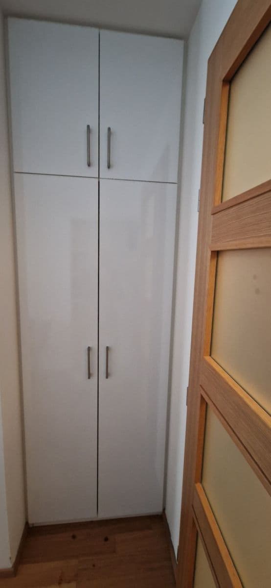 Prenájom bytu 1-izbový 36 m², Komunardů, Praha, Praha Prenájom bytu 1-izbový 36 m², Komunardů, Praha, Praha