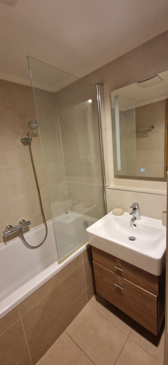 Prenájom bytu 1-izbový 36 m², Komunardů, Praha, Praha Prenájom bytu 1-izbový 36 m², Komunardů, Praha, Praha