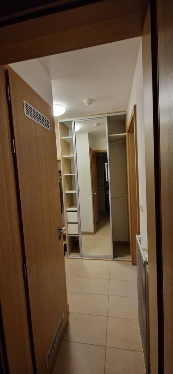 Prenájom bytu 1-izbový 36 m², Komunardů, Praha, Praha Prenájom bytu 1-izbový 36 m², Komunardů, Praha, Praha