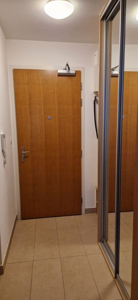 Prenájom bytu 1-izbový 36 m², Komunardů, Praha, Praha Prenájom bytu 1-izbový 36 m², Komunardů, Praha, Praha