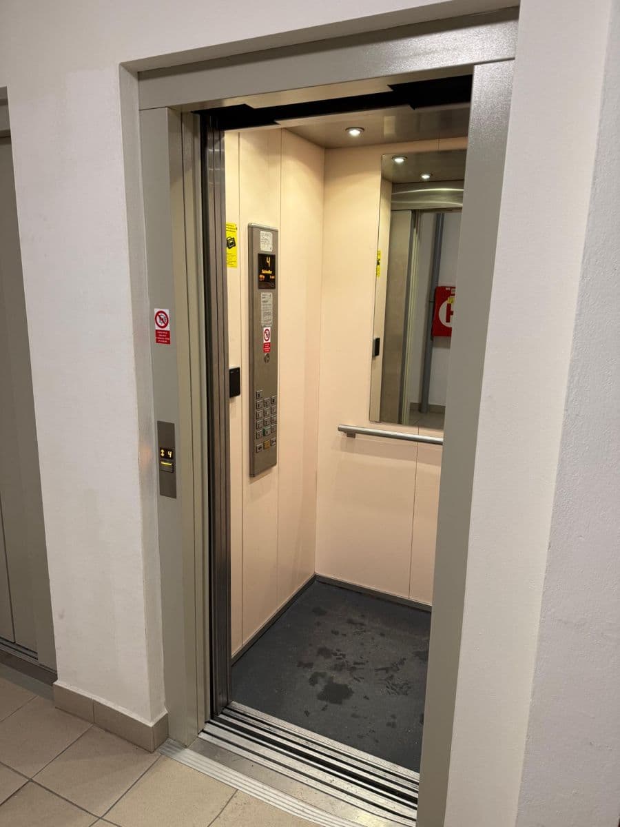 Predaj bytu 2-izbový 45 m², Doležalova, Praha, Praha Predaj bytu 2-izbový 45 m², Doležalova, Praha, Praha