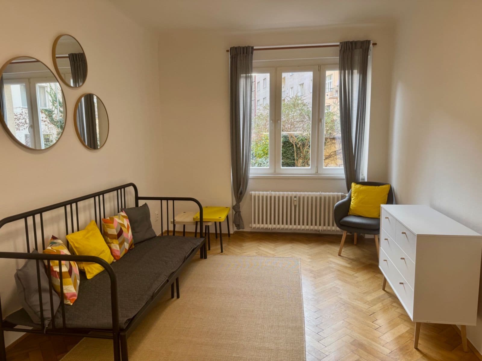 Prenájom bytu 1-izbový 25 m², Strojnická, Praha, Praha Prenájom bytu 1-izbový 25 m², Strojnická, Praha, Praha