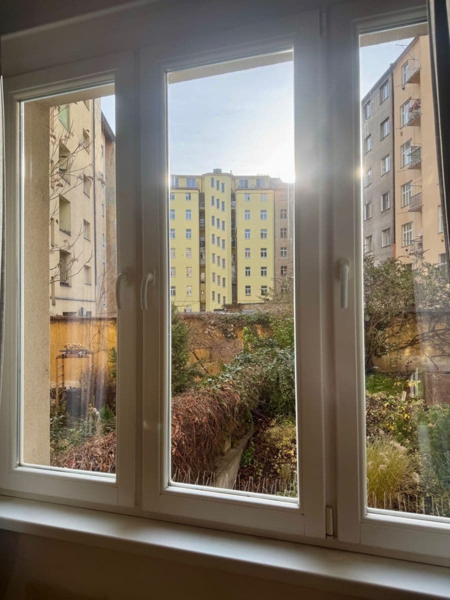 Prenájom bytu 1-izbový 25 m², Strojnická, Praha, Praha Prenájom bytu 1-izbový 25 m², Strojnická, Praha, Praha