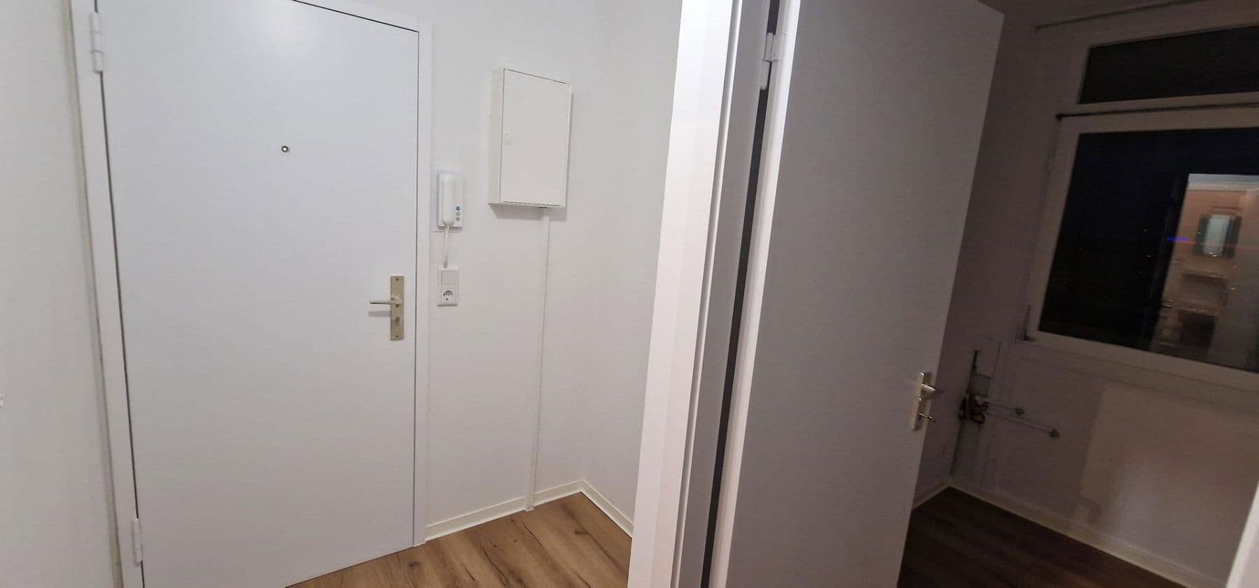 Prenájom bytu 1-izbový 38 m², Im Mainfeld 42, Frankfurt, Hesensko Prenájom bytu 1-izbový 38 m², Im Mainfeld 42, Frankfurt, Hesensko