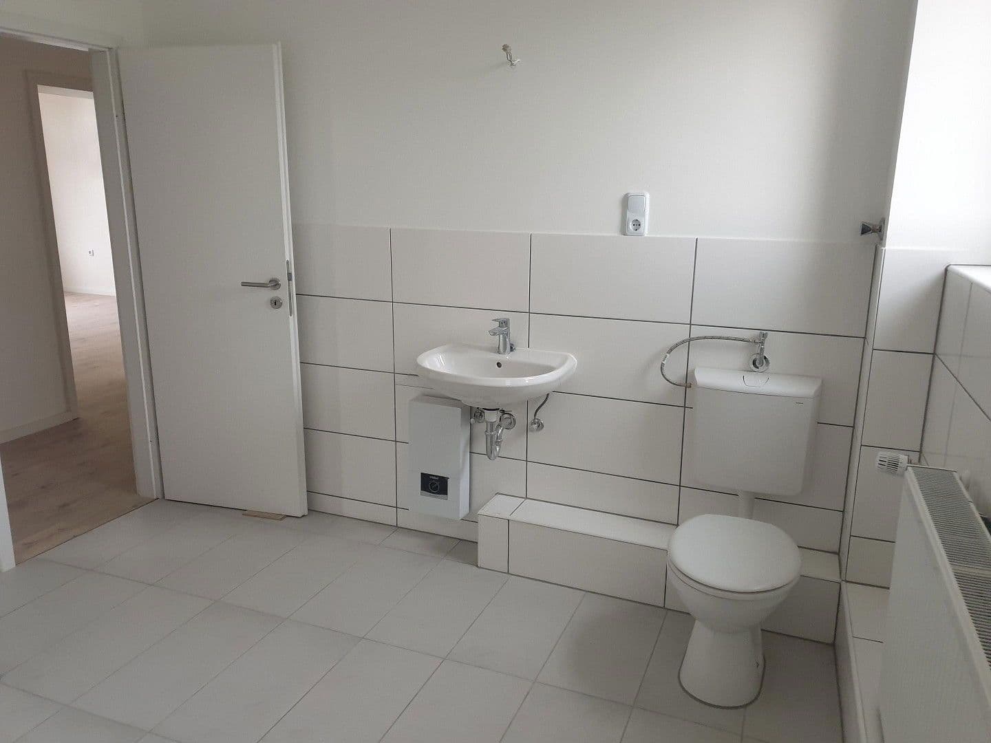 Prenájom bytu 3-izbový 94 m², Gelderblomstr. 88, Duisburg, Severné Porýnie - Westfálsko Prenájom bytu 3-izbový 94 m², Gelderblomstr. 88, Duisburg, Severné Porýnie - Westfálsko