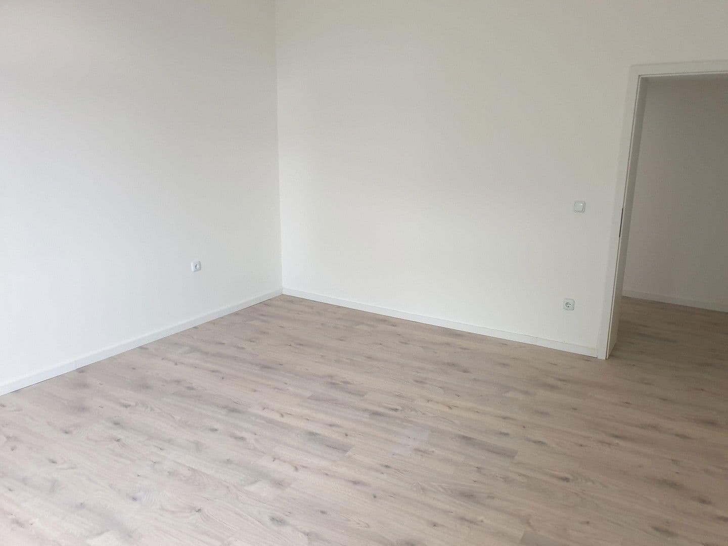 Prenájom bytu 3-izbový 94 m², Gelderblomstr. 88, Duisburg, Severné Porýnie - Westfálsko Prenájom bytu 3-izbový 94 m², Gelderblomstr. 88, Duisburg, Severné Porýnie - Westfálsko