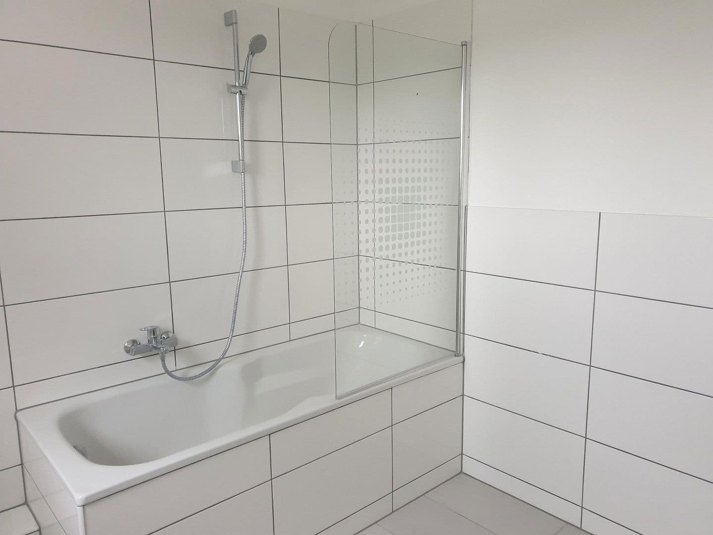 Prenájom bytu 3-izbový 94 m², Gelderblomstr. 88, Duisburg, Severné Porýnie - Westfálsko Prenájom bytu 3-izbový 94 m², Gelderblomstr. 88, Duisburg, Severné Porýnie - Westfálsko