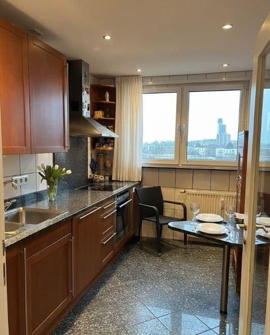 Prenájom bytu 3-izbový 83 m², Stresemannallee 65, Frankfurt am Main, Hesensko Prenájom bytu 3-izbový 83 m², Stresemannallee 65, Frankfurt am Main, Hesensko