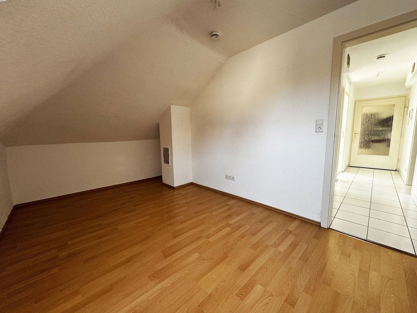 Prenájom bytu 3-izbový 67 m², Stuttgart, Bádensko-Wurttembersko Prenájom bytu 3-izbový 67 m², Stuttgart, Bádensko-Wurttembersko
