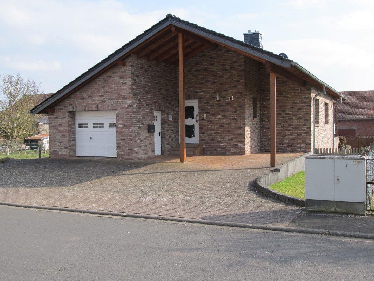 Predaj domu 210 m², pozemek 694 m², Hohenroda, Hesensko Predaj domu 210 m², pozemek 694 m², Hohenroda, Hesensko