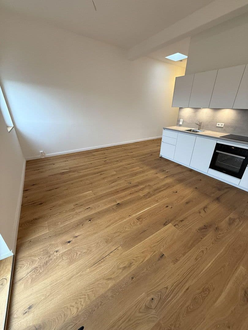 Prenájom bytu 1-izbový 35 m², Rheinstraße, Berlin, Berlín Prenájom bytu 1-izbový 35 m², Rheinstraße, Berlin, Berlín