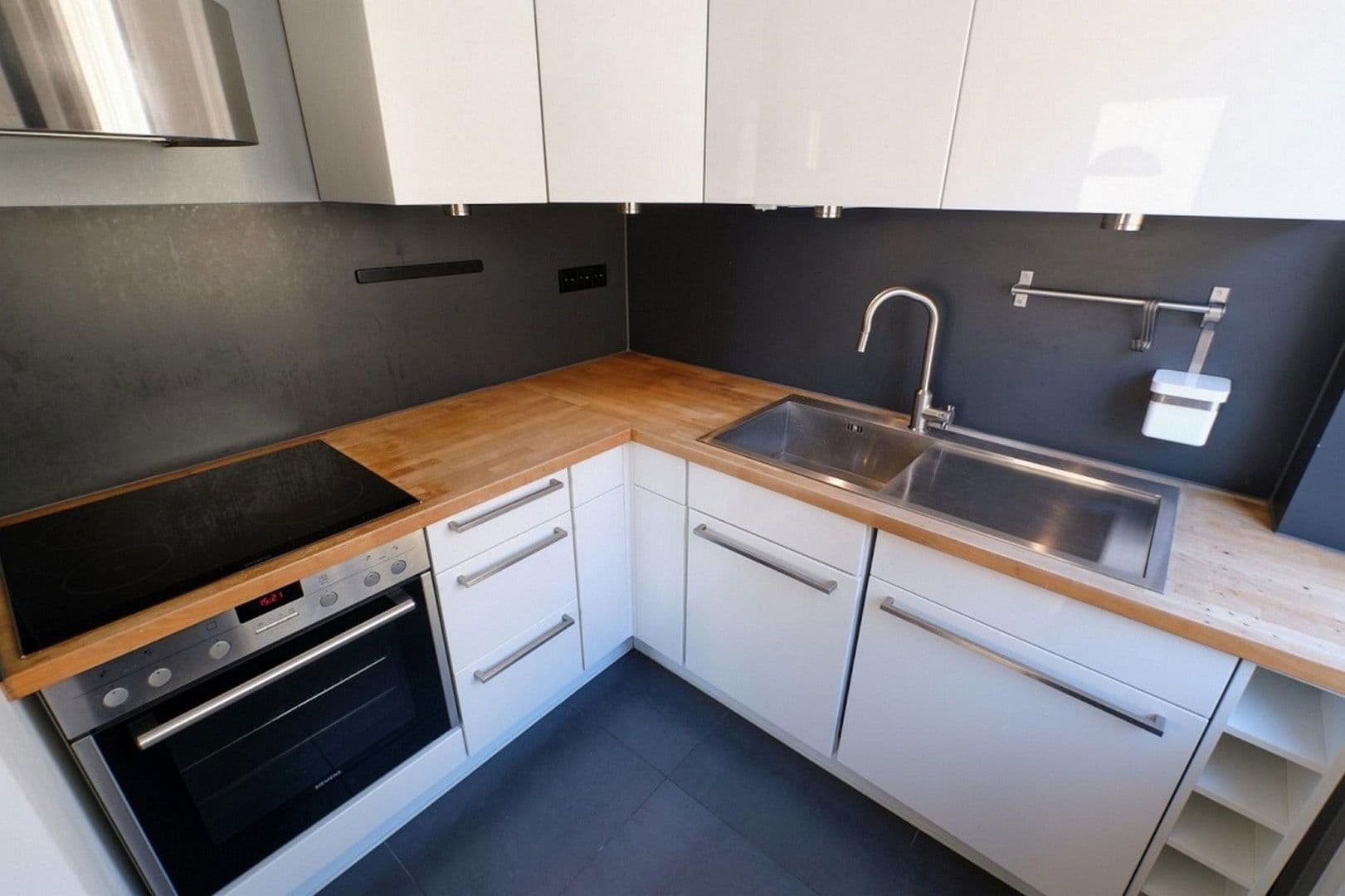 Prenájom bytu 2-izbový 50 m², Stuttgart, Bádensko-Wurttembersko Prenájom bytu 2-izbový 50 m², Stuttgart, Bádensko-Wurttembersko