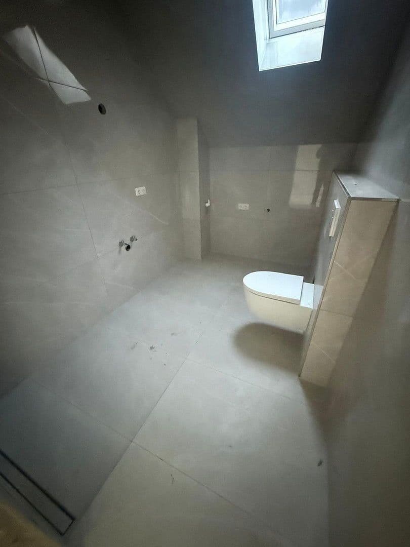 Prenájom bytu 3-izbový 83 m², Köln, Severné Porýnie - Westfálsko Prenájom bytu 3-izbový 83 m², Köln, Severné Porýnie - Westfálsko