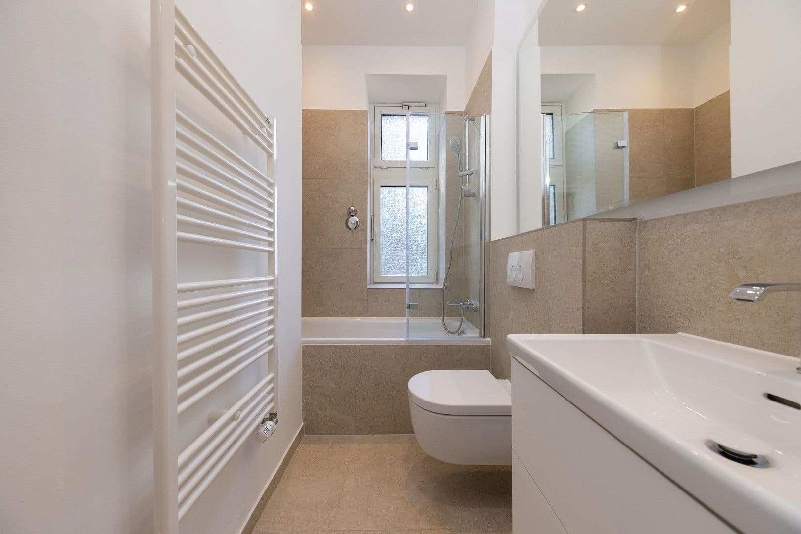 Predaj bytu 5-izbový 131 m², Unter den Eichen 55, Berlin, Berlín Predaj bytu 5-izbový 131 m², Unter den Eichen 55, Berlin, Berlín