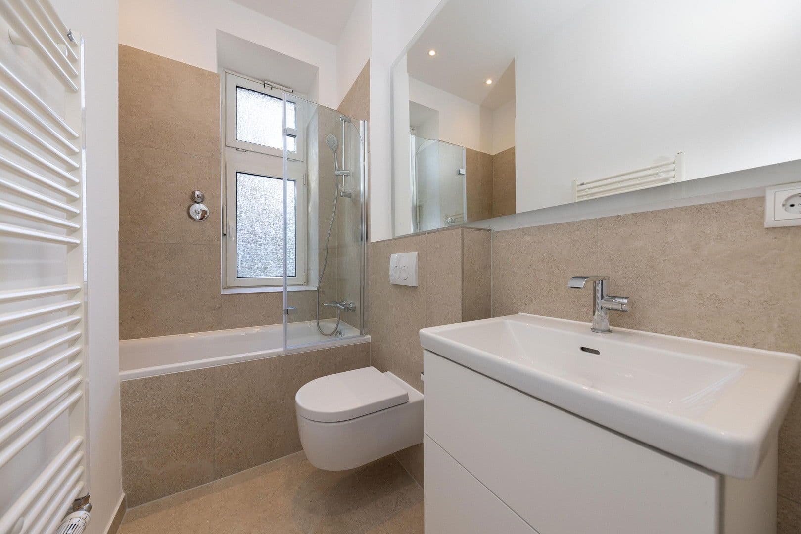 Predaj bytu 5-izbový 131 m², Unter den Eichen 55, Berlin, Berlín Predaj bytu 5-izbový 131 m², Unter den Eichen 55, Berlin, Berlín