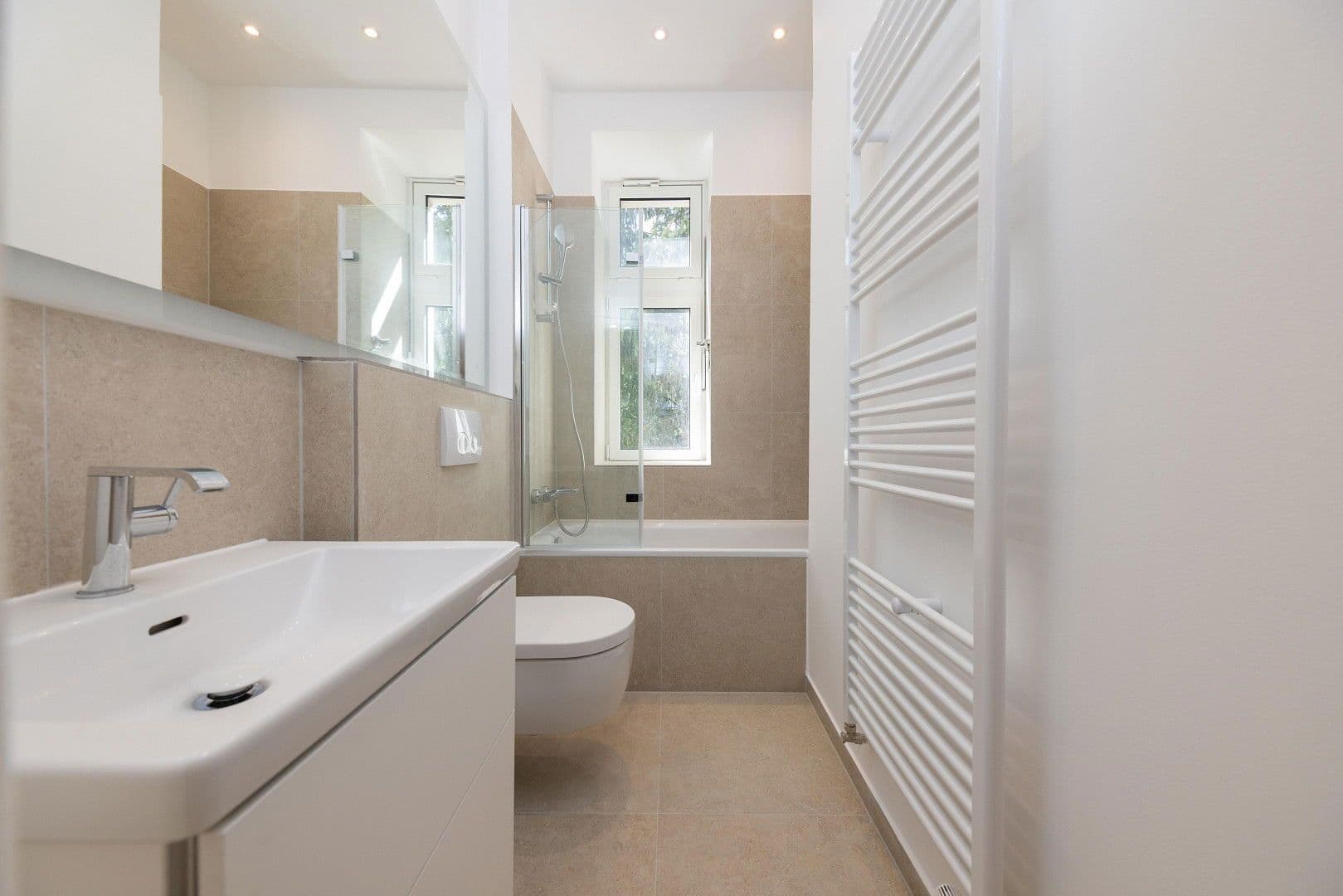 Predaj bytu 5-izbový 131 m², Unter den Eichen 55, Berlin, Berlín Predaj bytu 5-izbový 131 m², Unter den Eichen 55, Berlin, Berlín