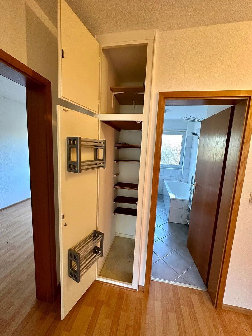 Prenájom bytu 3-izbový 68 m², Eichelsheimer Strasse 27, Mannheim, Bádensko-Wurttembersko Prenájom bytu 3-izbový 68 m², Eichelsheimer Strasse 27, Mannheim, Bádensko-Wurttembersko