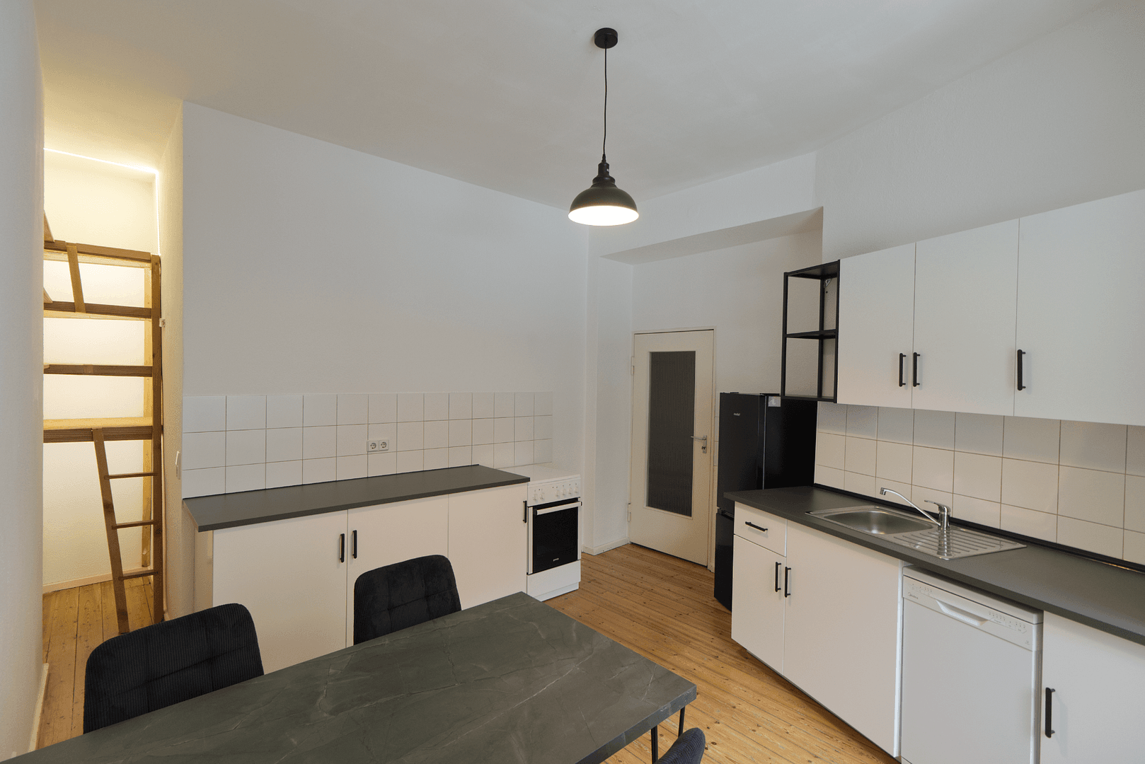 Prenájom bytu 2-izbový 61 m², Antwerpener Str. 00, Berlin, Berlín Prenájom bytu 2-izbový 61 m², Antwerpener Str. 00, Berlin, Berlín