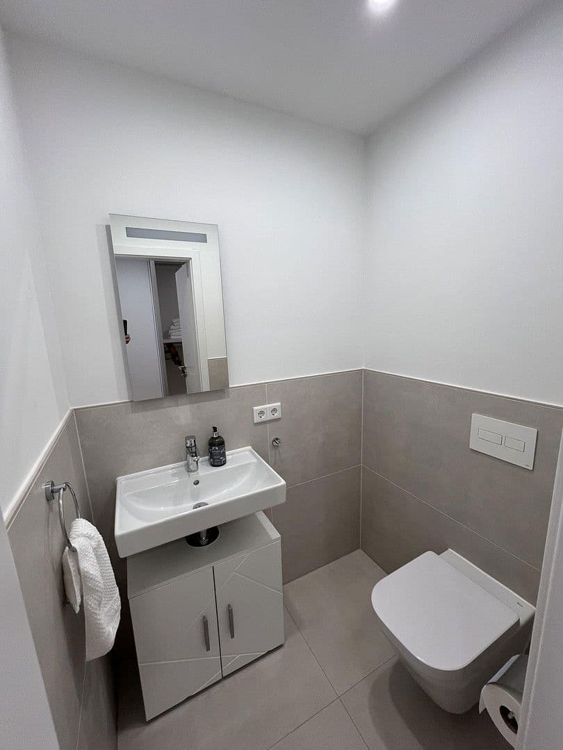 Prenájom bytu 2-izbový 95 m², Rubensstraße 12, Düsseldorf, Severné Porýnie - Westfálsko Prenájom bytu 2-izbový 95 m², Rubensstraße 12, Düsseldorf, Severné Porýnie - Westfálsko