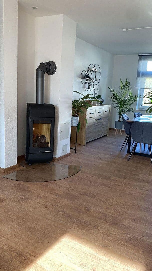 Prenájom bytu 4-izbový 110 m², Gera, Durínsko Prenájom bytu 4-izbový 110 m², Gera, Durínsko