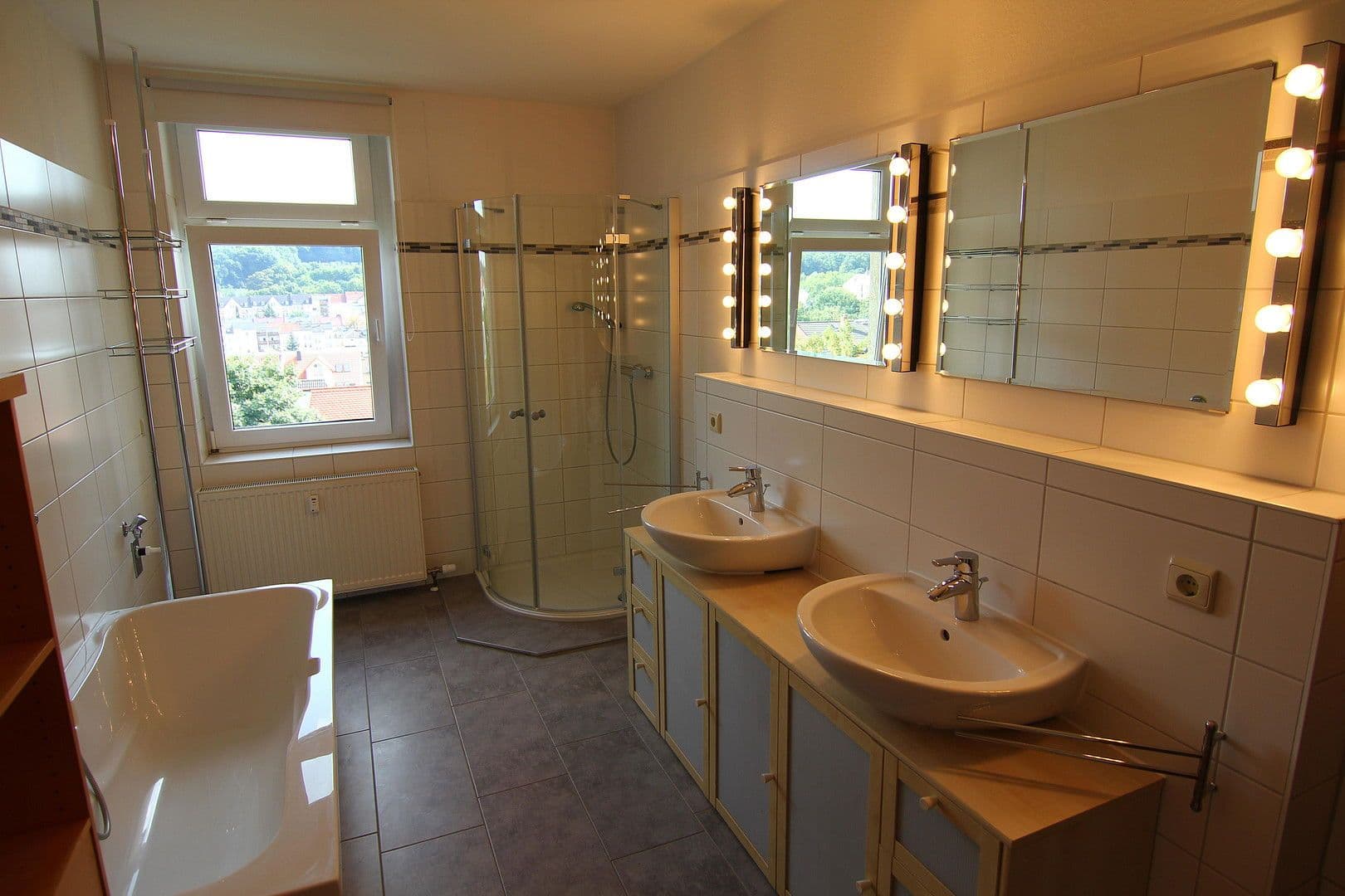 Prenájom bytu 4-izbový 110 m², Gera, Durínsko Prenájom bytu 4-izbový 110 m², Gera, Durínsko