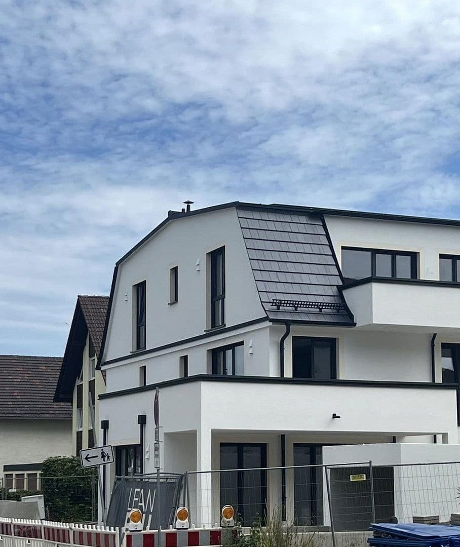 Prenájom bytu 3-izbový 94 m², Dorfstraße 11b, Germering, Bavorsko Prenájom bytu 3-izbový 94 m², Dorfstraße 11b, Germering, Bavorsko