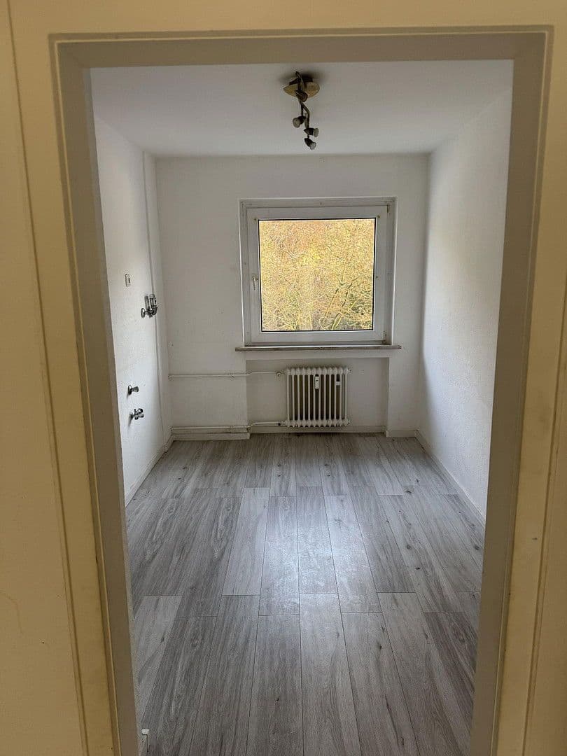 Prenájom bytu 3-izbový 71 m², Leimbacherstraße 50, Wuppertal, Severné Porýnie - Westfálsko Prenájom bytu 3-izbový 71 m², Leimbacherstraße 50, Wuppertal, Severné Porýnie - Westfálsko
