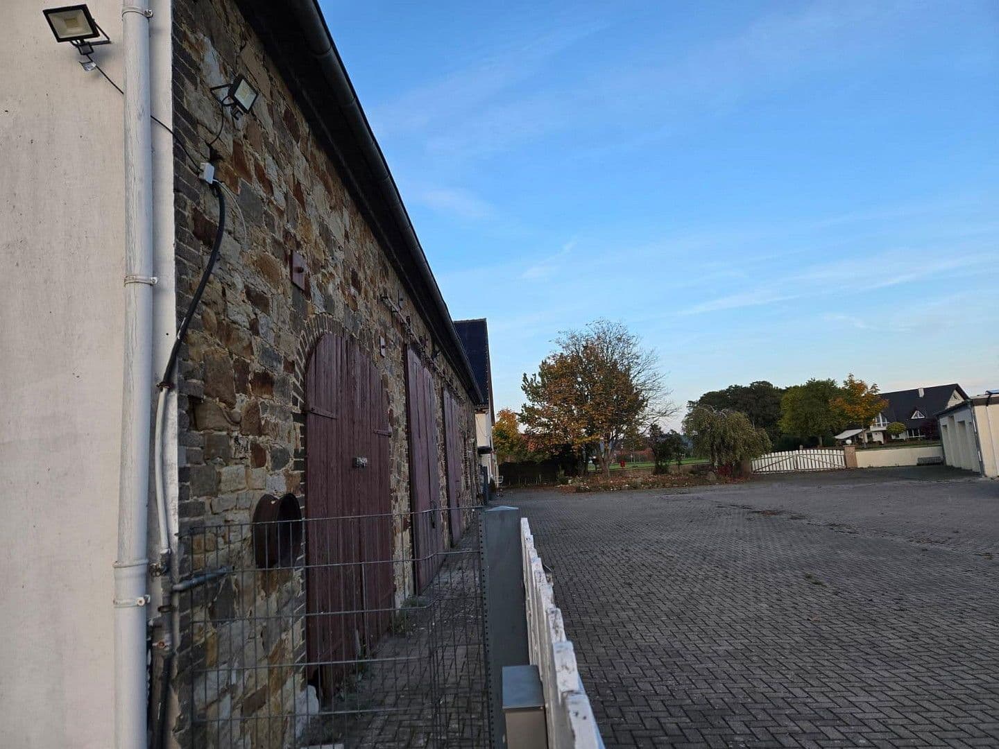 Predaj domu 520 m², pozemek 3.879 m², Versmolderstr. 121, Dissen, Dolné Sasko Predaj domu 520 m², pozemek 3.879 m², Versmolderstr. 121, Dissen, Dolné Sasko