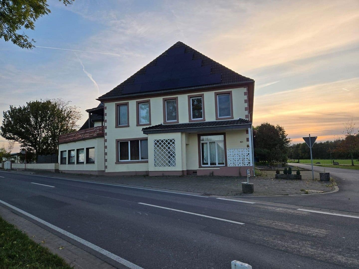 Predaj domu 520 m², pozemek 3.879 m², Versmolderstr. 121, Dissen, Dolné Sasko Predaj domu 520 m², pozemek 3.879 m², Versmolderstr. 121, Dissen, Dolné Sasko