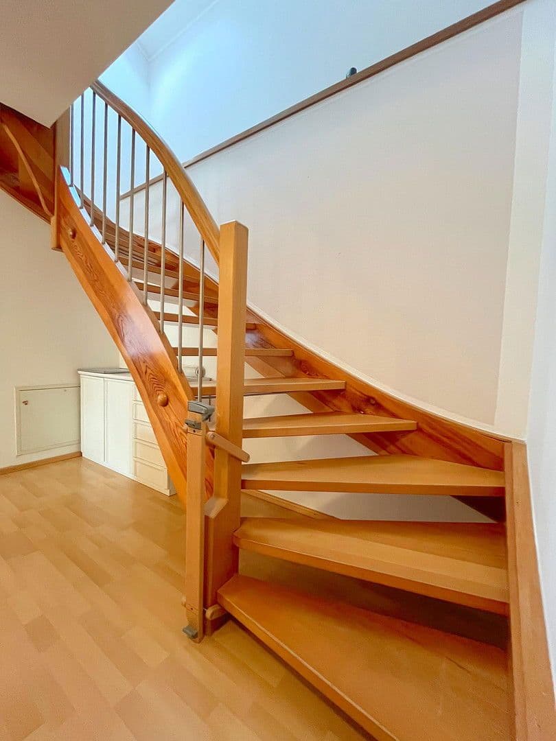 Prenájom bytu 3-izbový 103 m², Pforzheim, Bádensko-Wurttembersko Prenájom bytu 3-izbový 103 m², Pforzheim, Bádensko-Wurttembersko