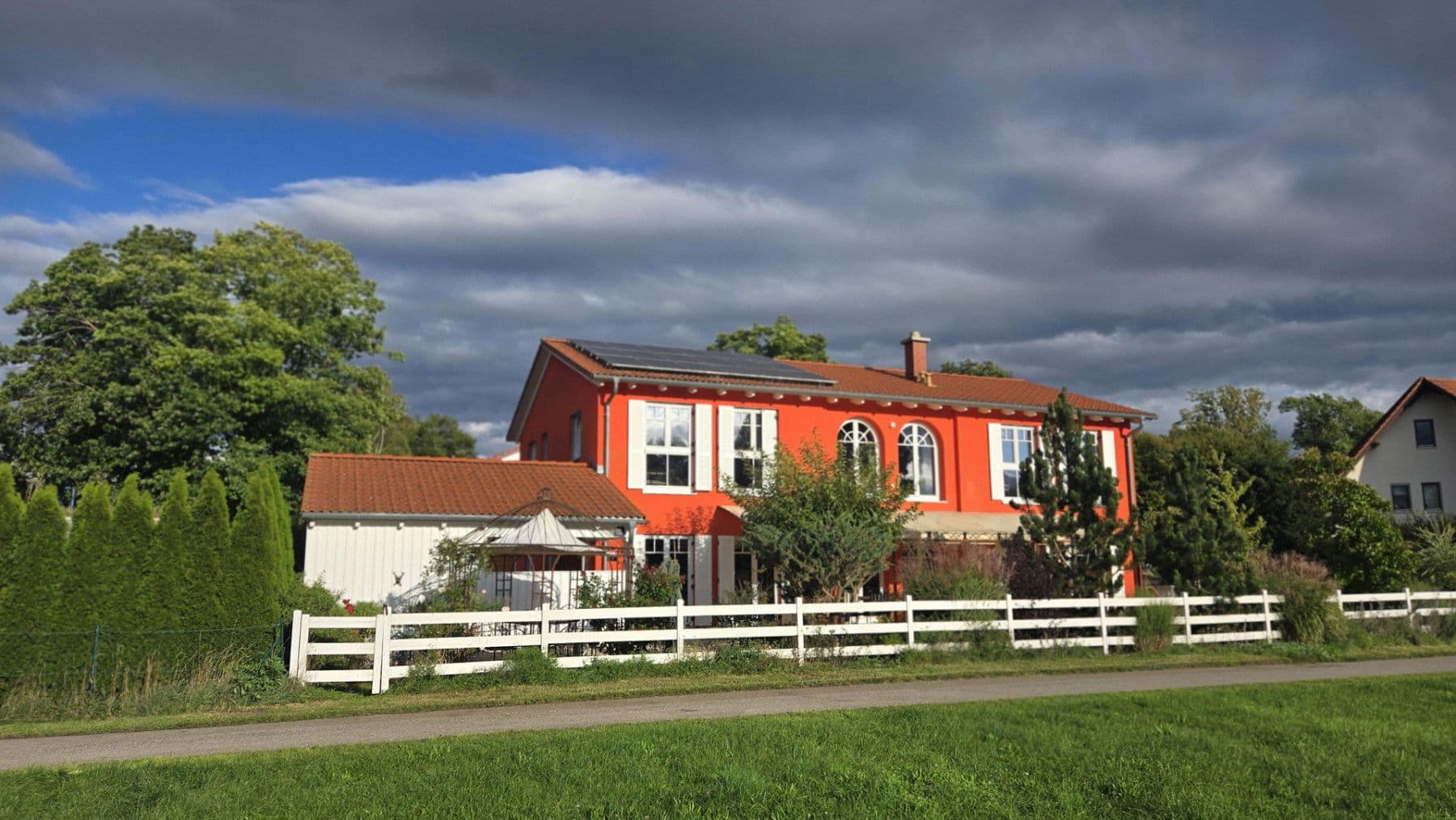 Predaj domu 300 m², pozemek 825 m², Stadtbergen, Bavorsko Predaj domu 300 m², pozemek 825 m², Stadtbergen, Bavorsko