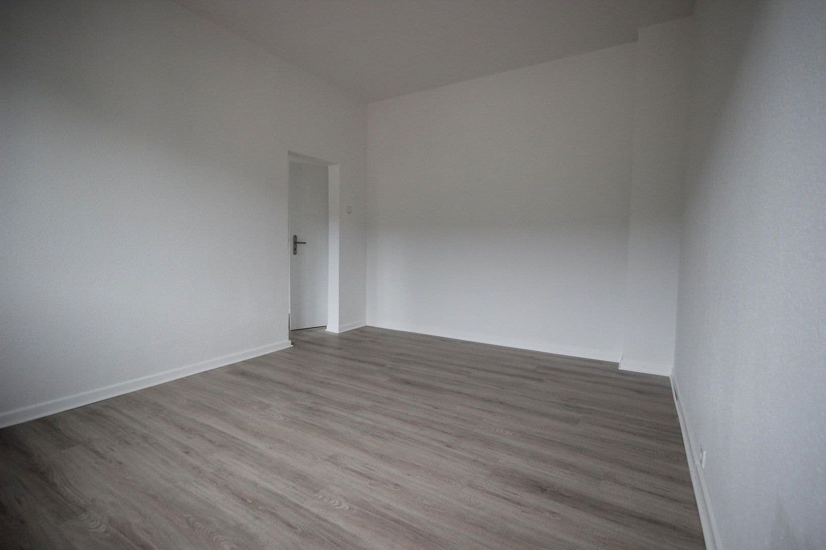 Prenájom bytu 3-izbový 62 m², Wanheimer Str. 13, Duisburg, Severné Porýnie - Westfálsko Prenájom bytu 3-izbový 62 m², Wanheimer Str. 13, Duisburg, Severné Porýnie - Westfálsko