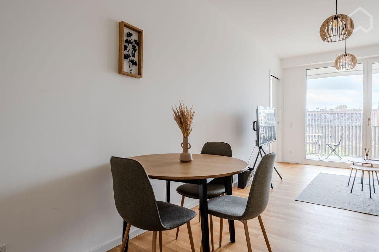 Prenájom bytu 2-izbový 60 m², Muelenstrasse, Berlin, Berlín Prenájom bytu 2-izbový 60 m², Muelenstrasse, Berlin, Berlín